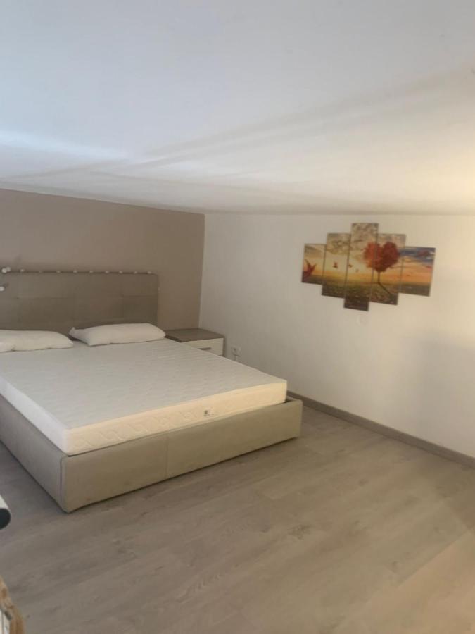 Odeon Apartment In Centro A Livorno Bagian luar foto