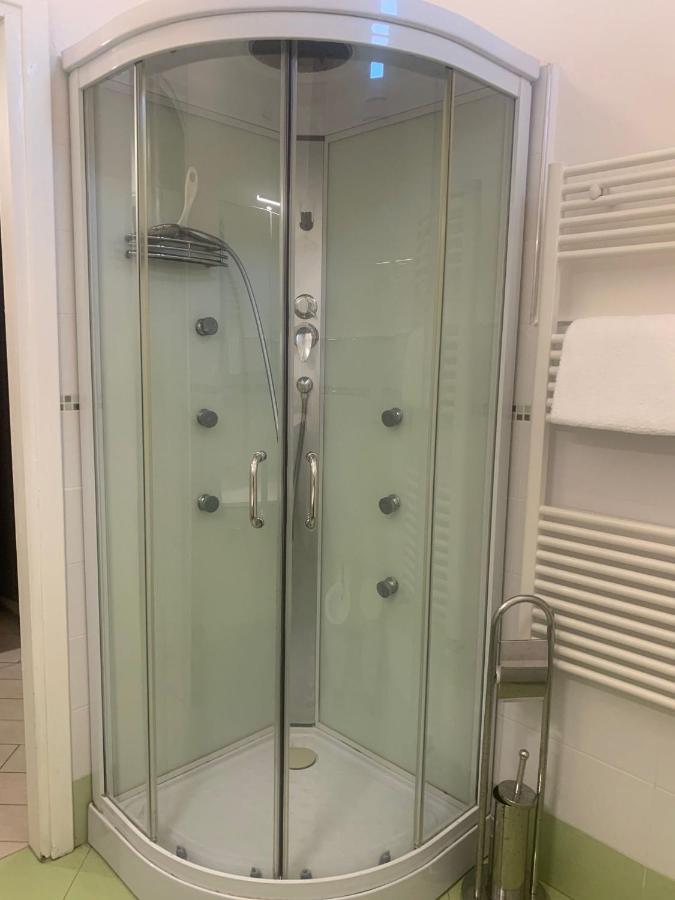 Odeon Apartment In Centro A Livorno Bagian luar foto