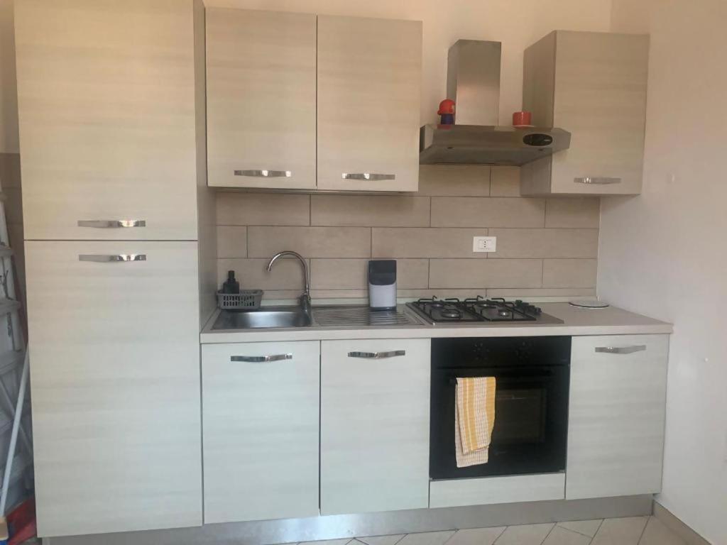 Odeon Apartment In Centro A Livorno Bagian luar foto